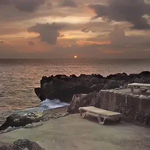 sunset-on-the-cliffs.hotelsnegriljamaica.com/